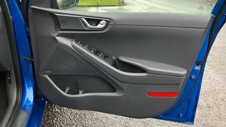 Hyundai IONIQ 1.6 GDi Plug-in Hybrid Premium 5dr DCT Hatchback